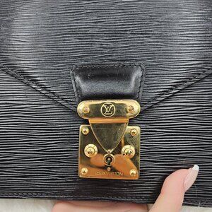 Louis Vuitton  Epi Pochette Dragonne Clutch